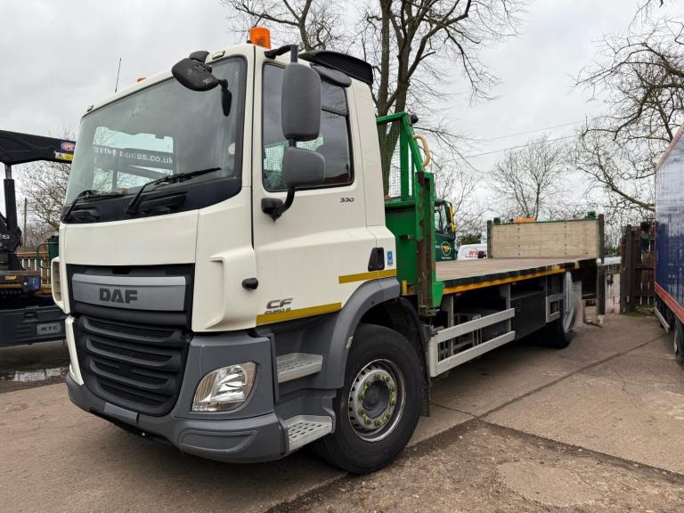 2016 DAF CF 75.330 26T FLATBED WITH MOFFETT ATTACHMENTS