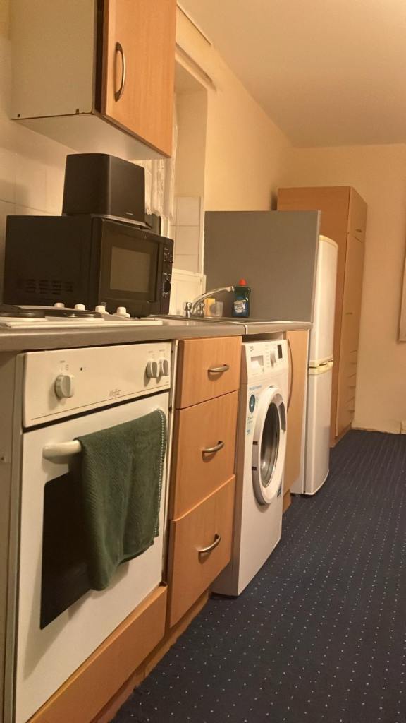 🏡 STUDIO TO RENT – UB4 🏡