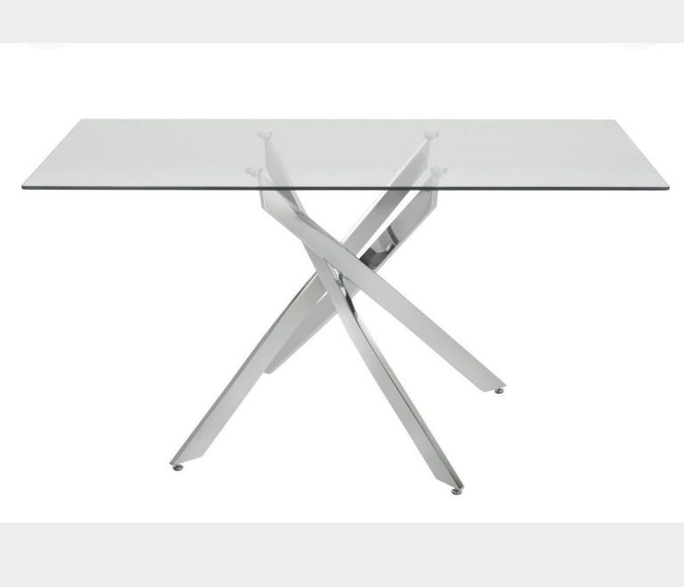 Dining Table - Glass - Chrome legs