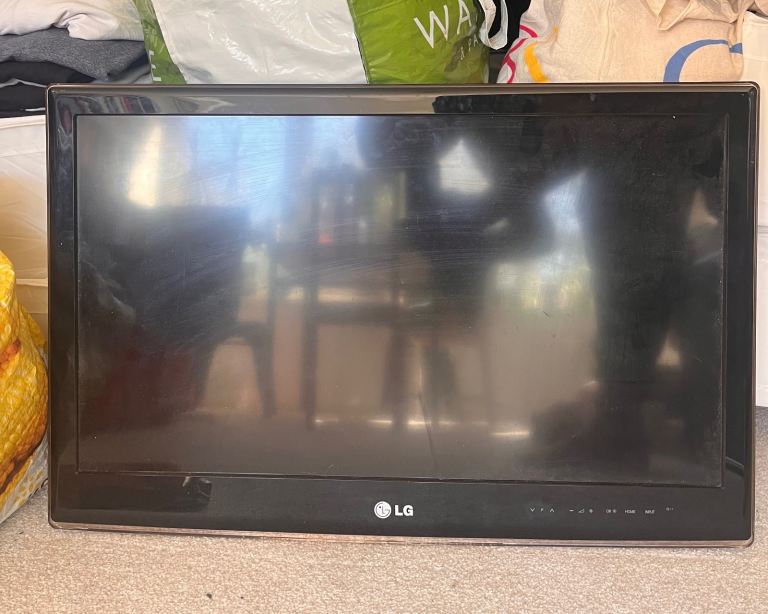 LG 26LV250U LCD TV - Good Condition
