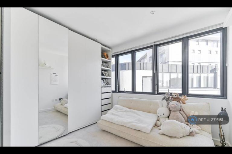 2 bedroom flat in High Street, Purley, CR8 (2 bed) (#2716181)