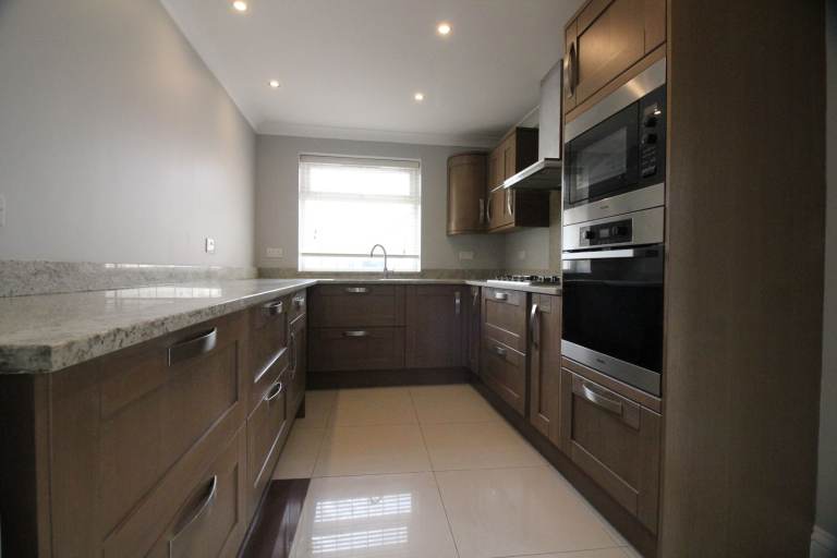 BRAND NEWLY REFURBISHED LUXURY 4 BED & 3 BATH HOUSE- HESTON HOUNSLOW SOUTHALL OSTERLEY