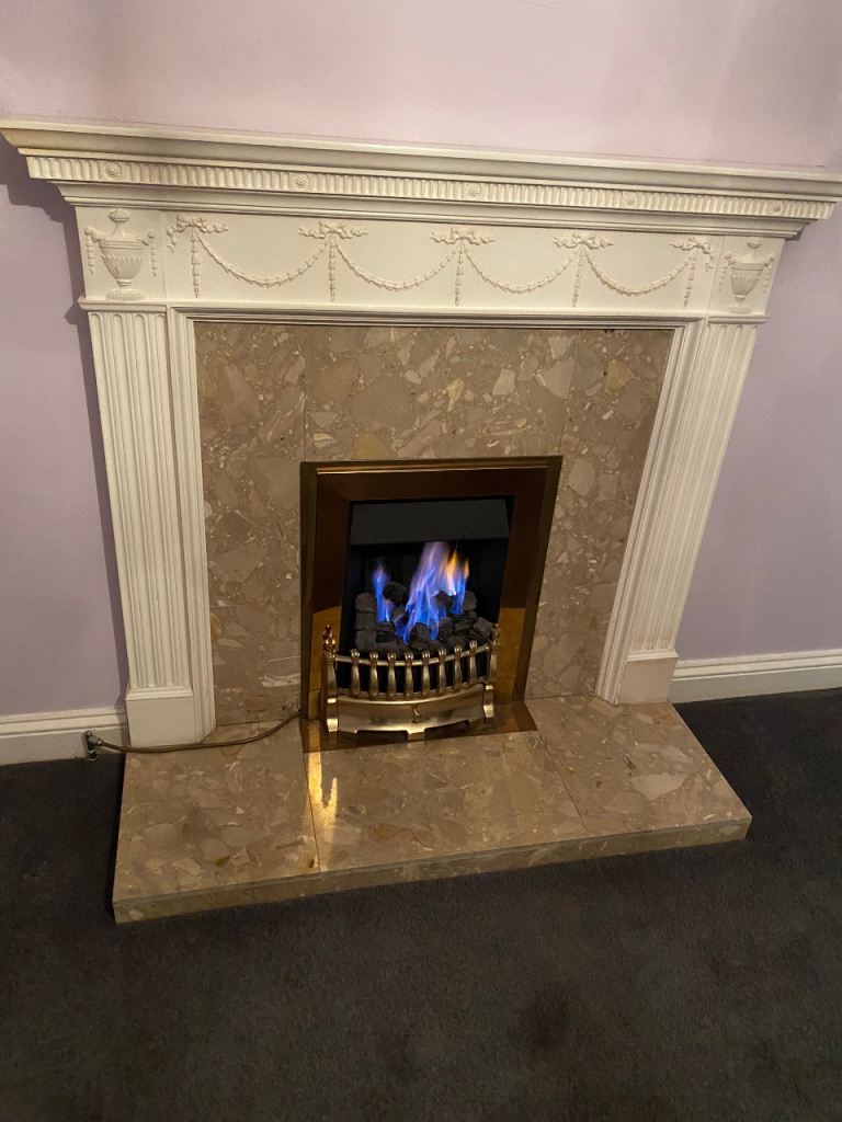 Complete fireplace excellent condition can deliver 