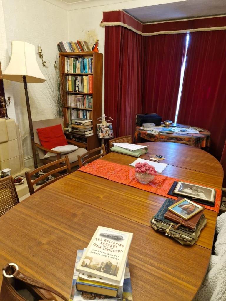 Vintage Danish Teak Dining table + 6 dining chairs – Good Condition
