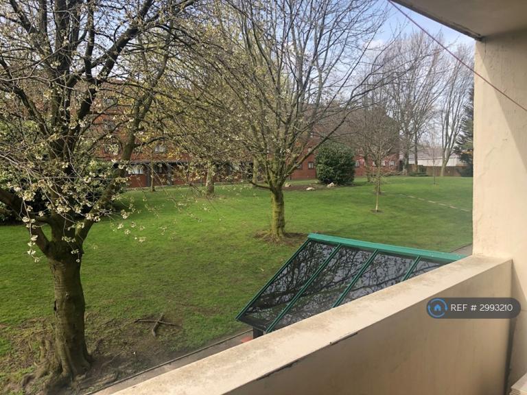 3 bedroom flat in Imogen Court, Salford, M5 (3 bed) (#2993210)