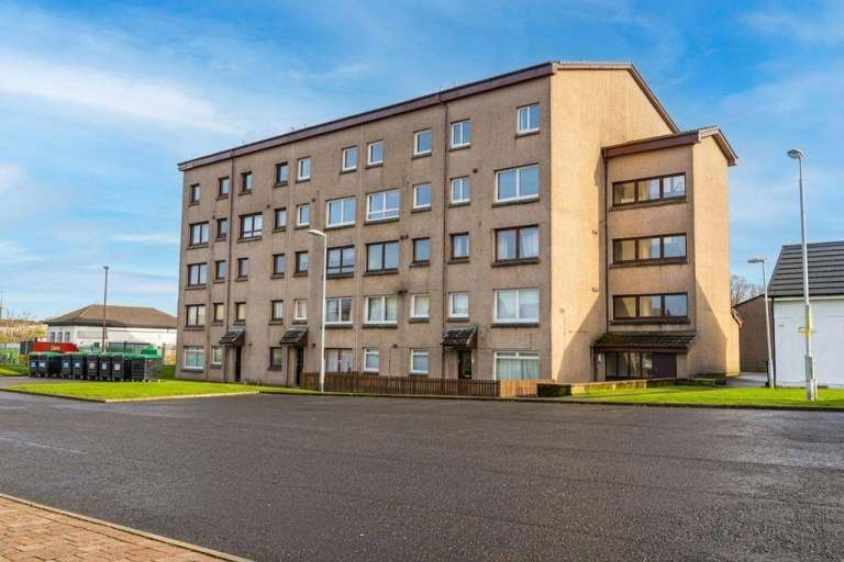 Cosy One Bed second floor flat in village location