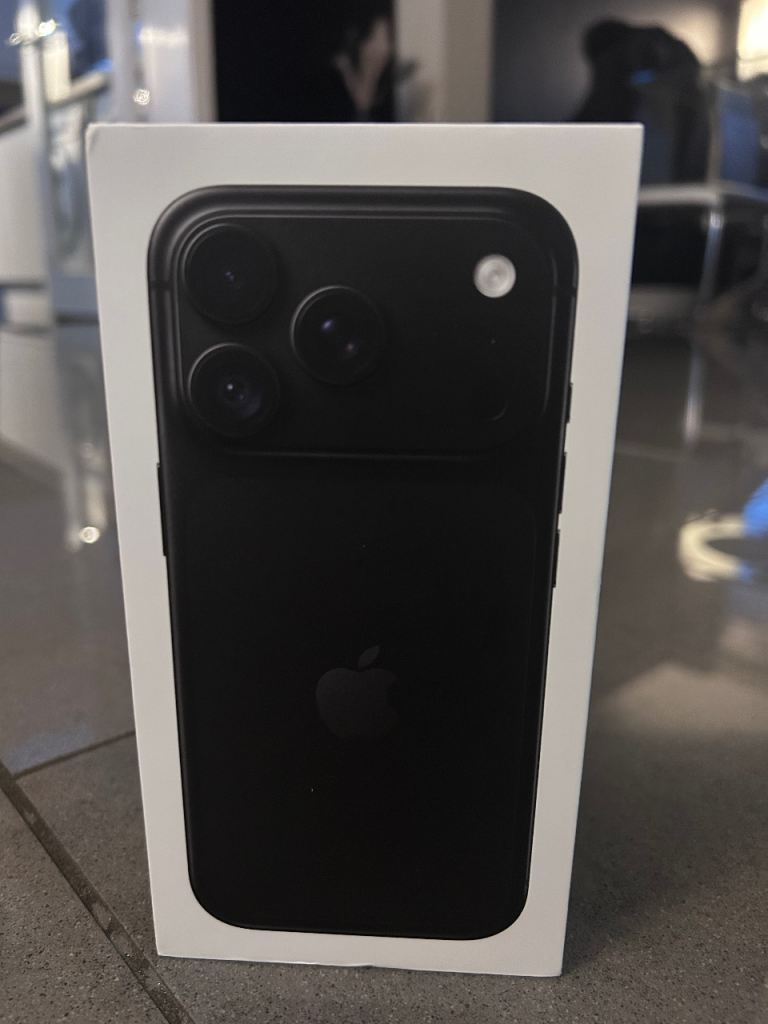 BRANDE NEW Iphone 18 Pro 256gb
