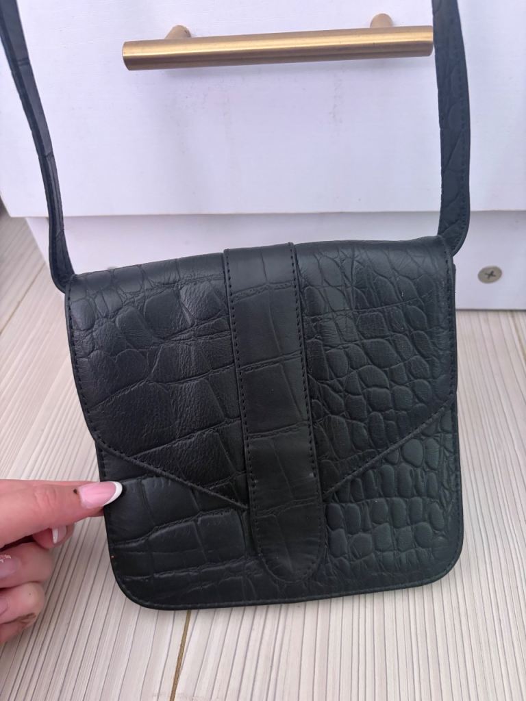 Black Croc-Effect Leather Crossbody Bag – Good Condition