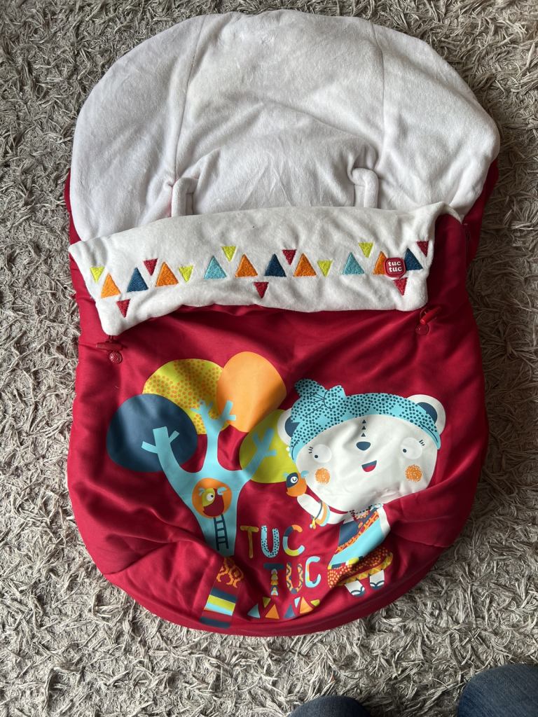 Baby nest for egg car seat