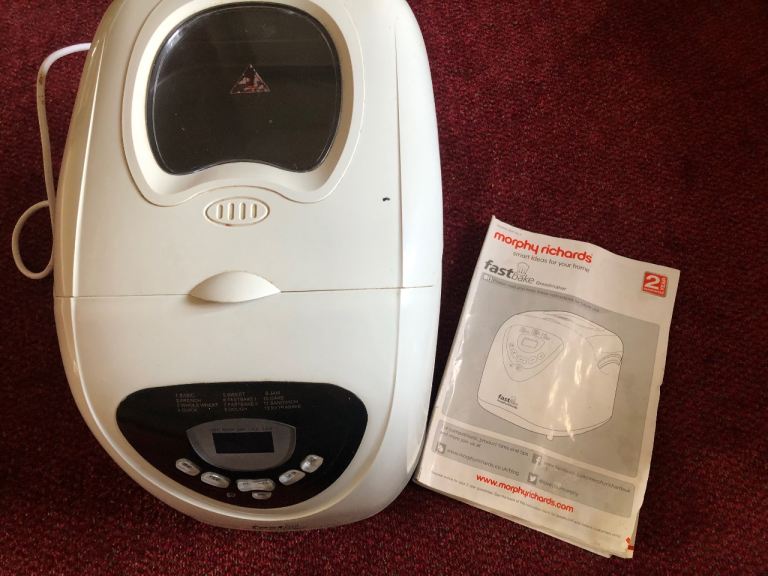 Breadmaker - complete with instructions - fully working  