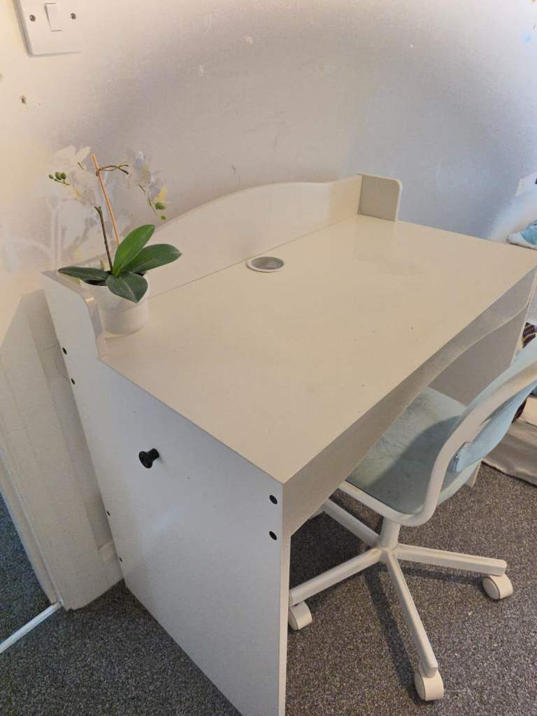 White Study Desk with Cable Management – Good Condition