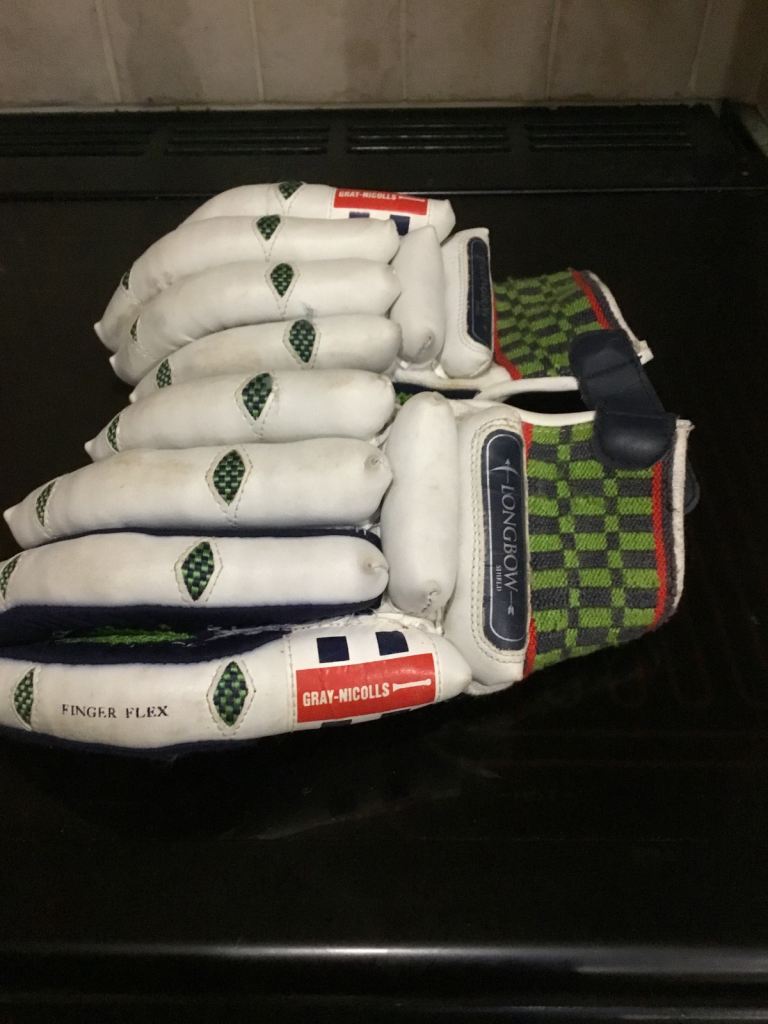 GREY- NICHOLS YOUTHS CRICKET GLOVES
