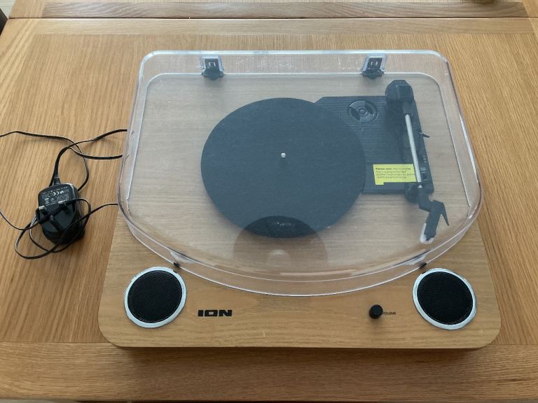 Retro style turntable
