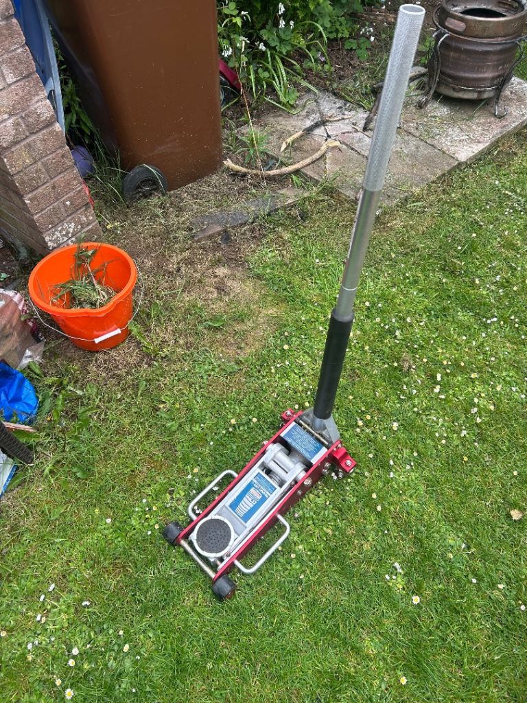Car jack 