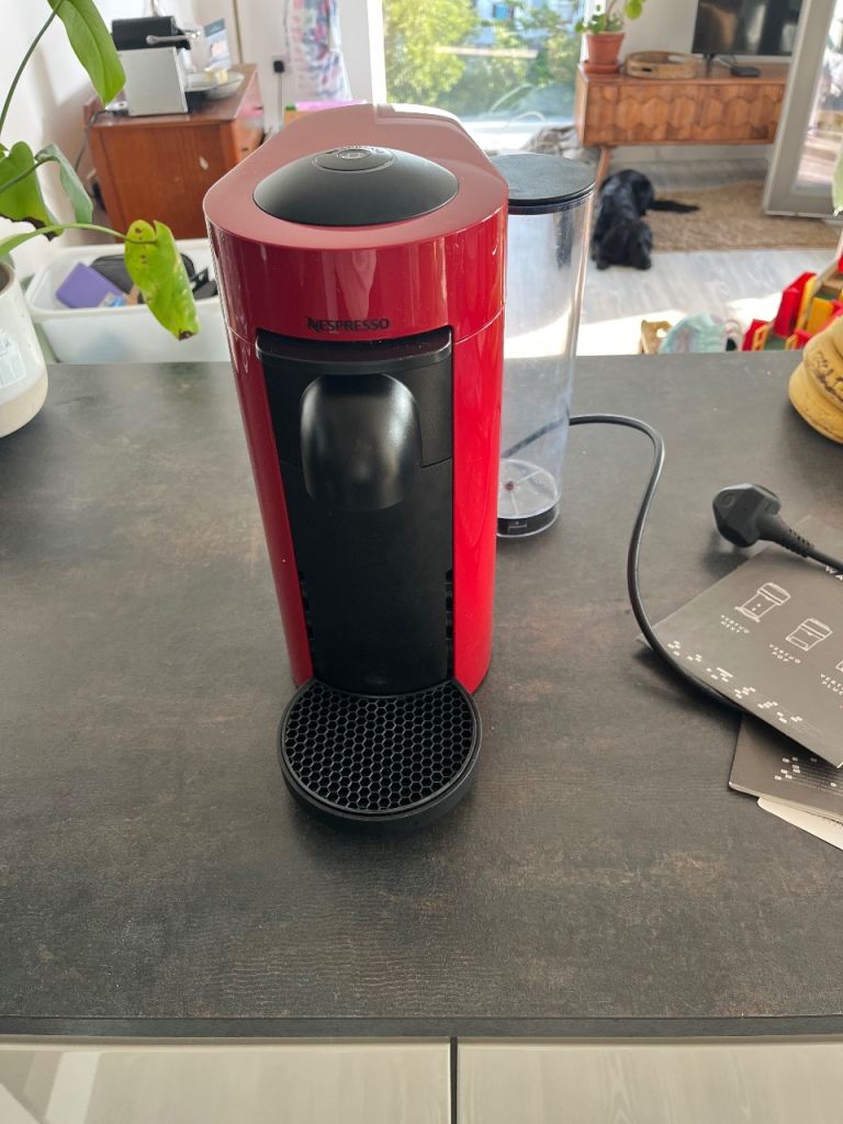 Espresso Vertuo Plus Coffee Machine - Red