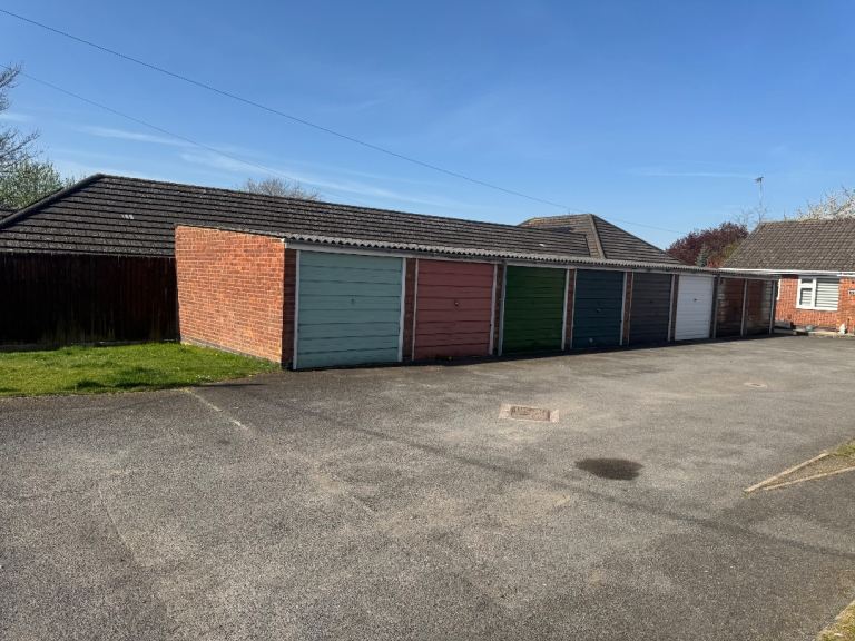 Garage for rent
