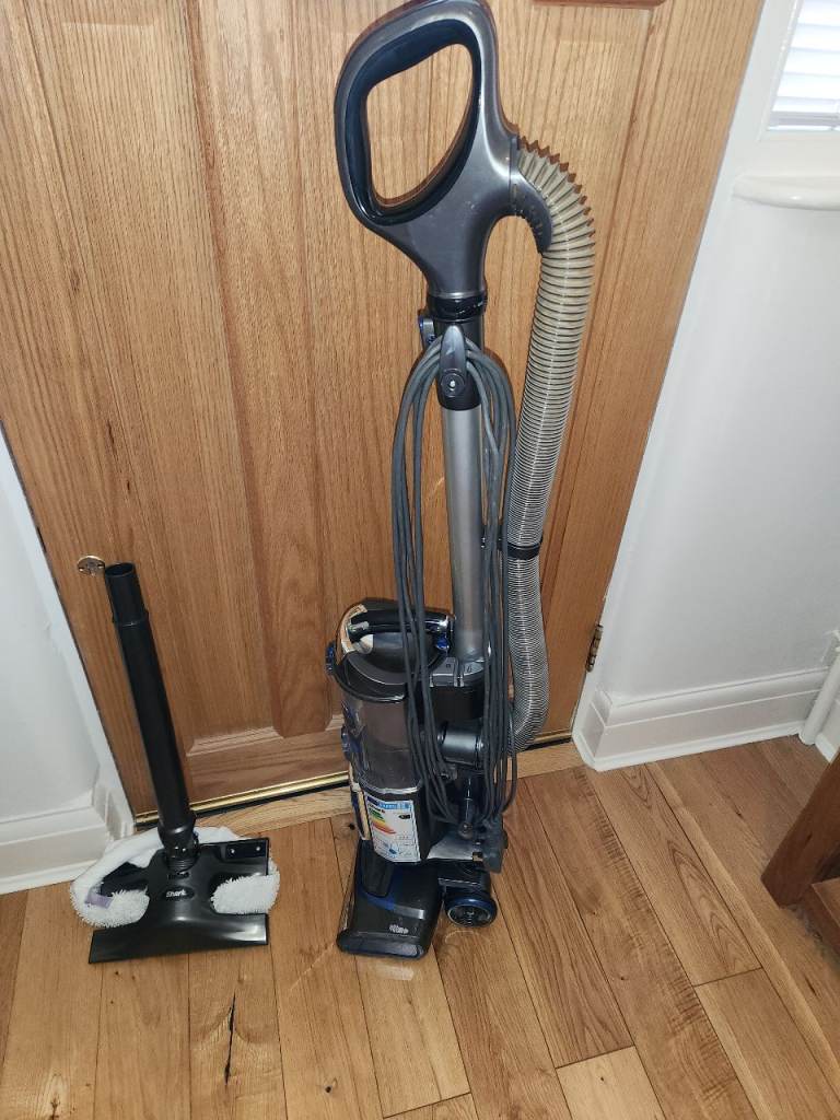 Shark Lift Away vacuum cleaner. 