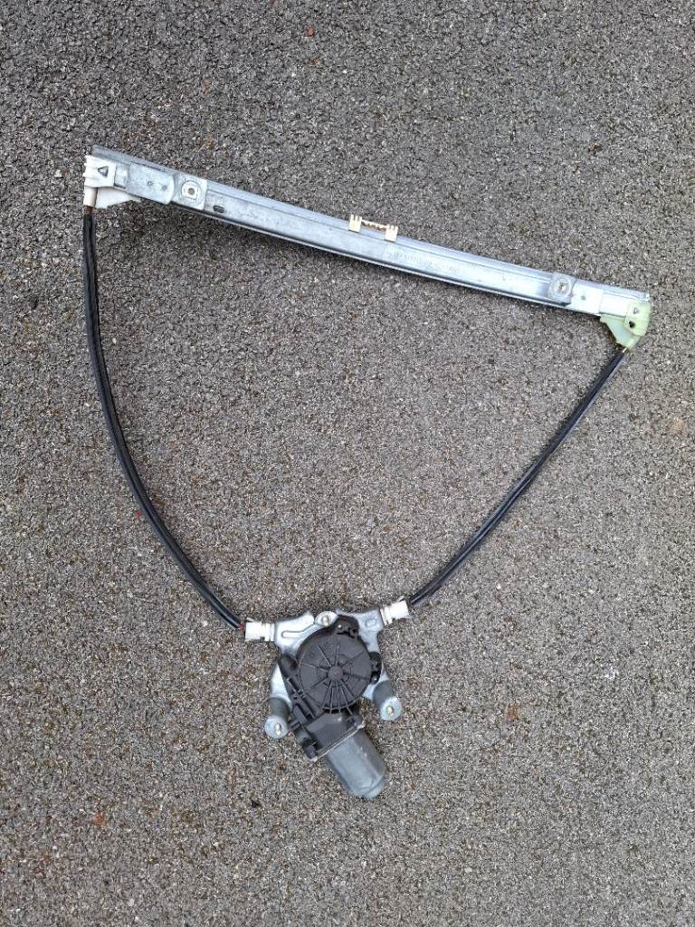 Renault clio 3 door (55 reg) parts 