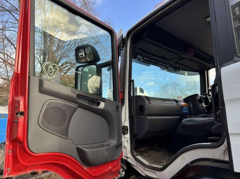 2009 SCANIA P380 8X4 HOOK LOADER