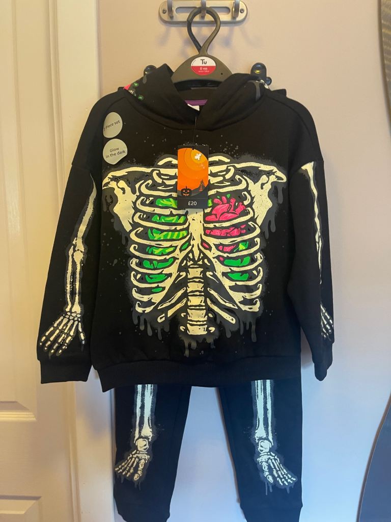Kids hoodie & joggers. Glow in the dark skeleton print. Age 8. BNWT
