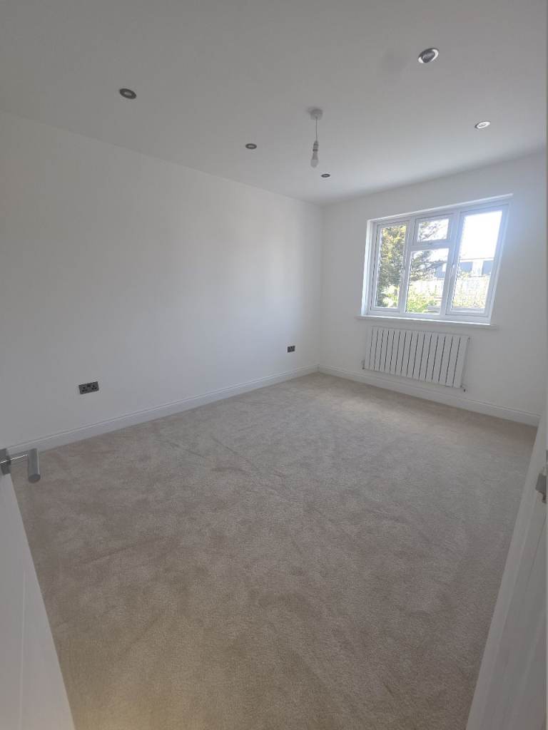 WALKING DISTANCE TO GOODMAYES AND CHADWELL HEATH STATION ELIZABETH LINE