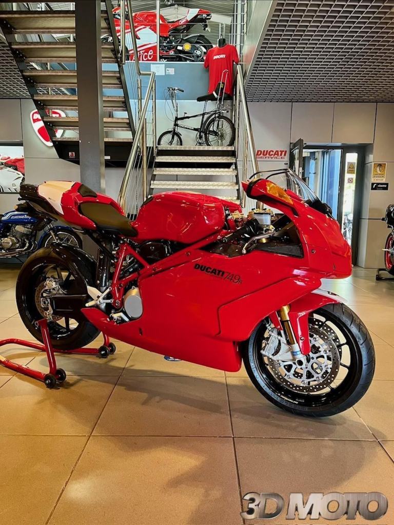 DUCATI 749R PRESENTED IN IMMACULATE CONDITION - COLLECTORS PIECE