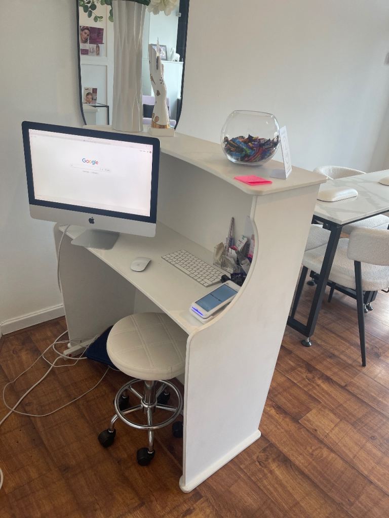 White Reception Desk / Nail Bar Desk – Good Condition