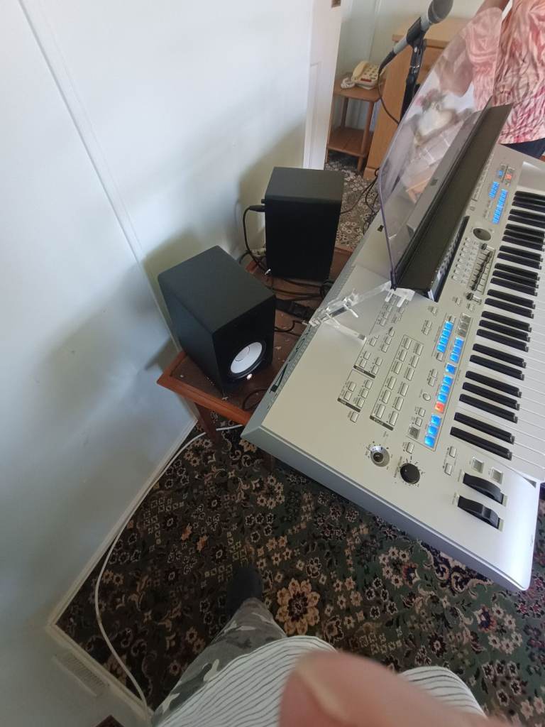Yamaha Tyros 4 keyboard