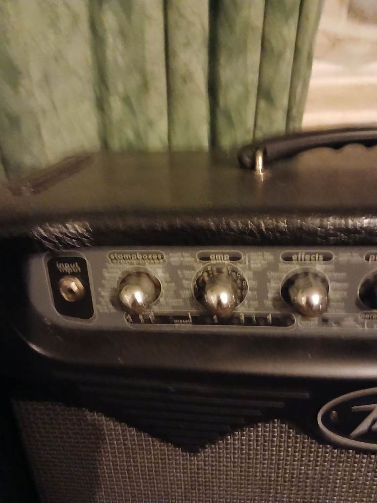 Peavey vyper amplifier 