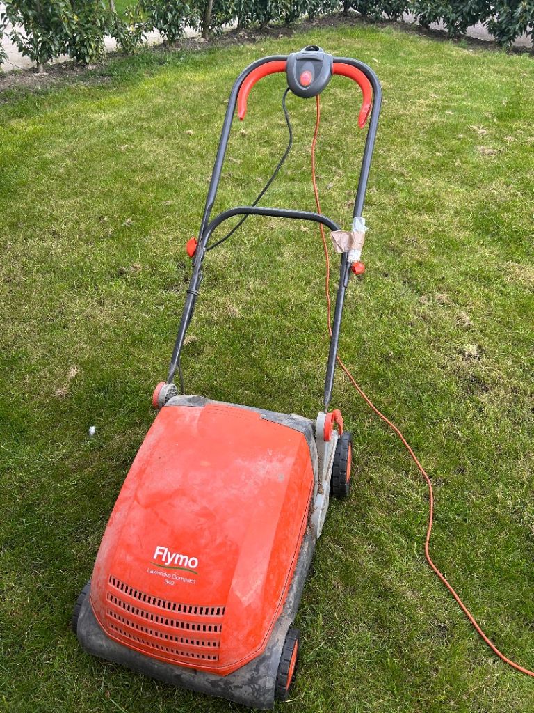 Flymo Electric Lawn raker, scarifier