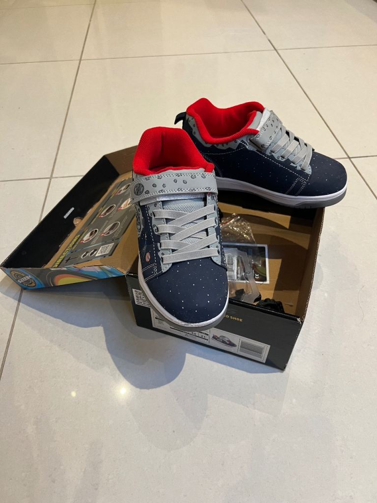 Space Heeleys, like new in box. Size 2