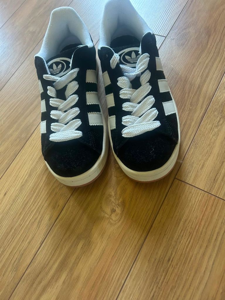 Campus Trainers Black and White – size UK- 6