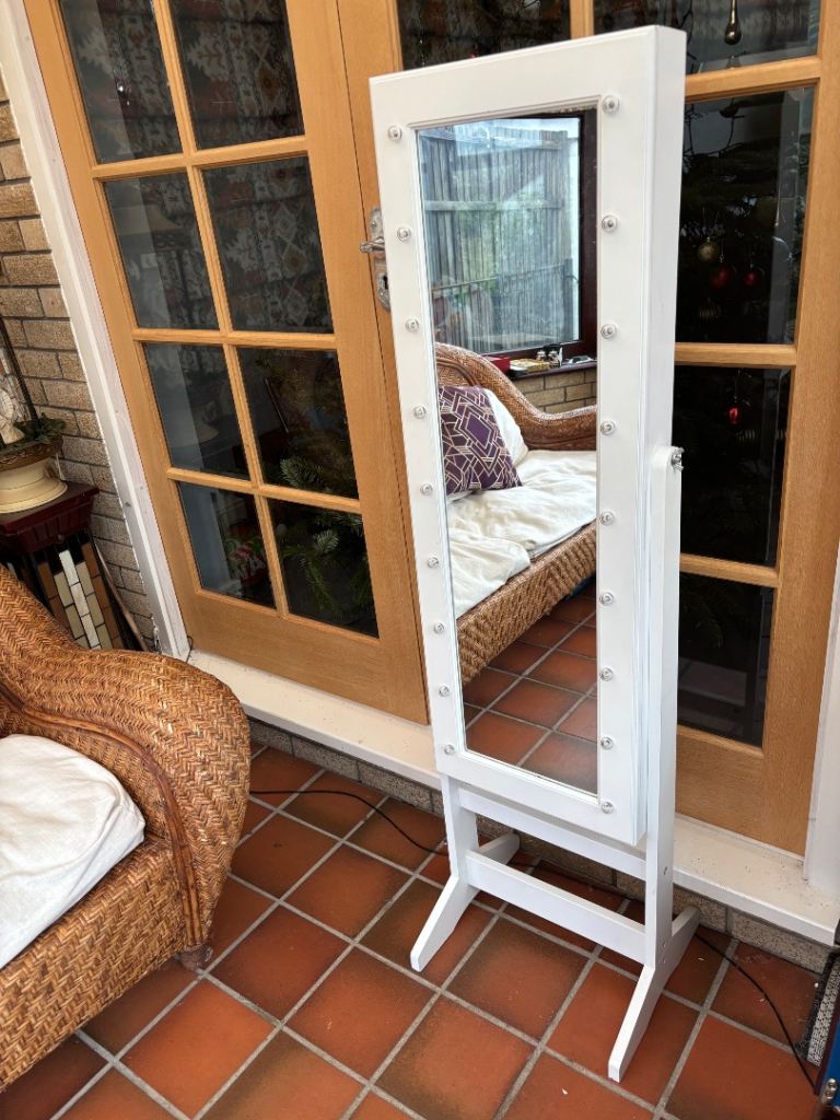 Mirrored light up Jewellery Cabinet 