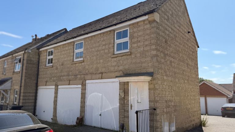 2 bed semi-detached coach house with garage and two parking