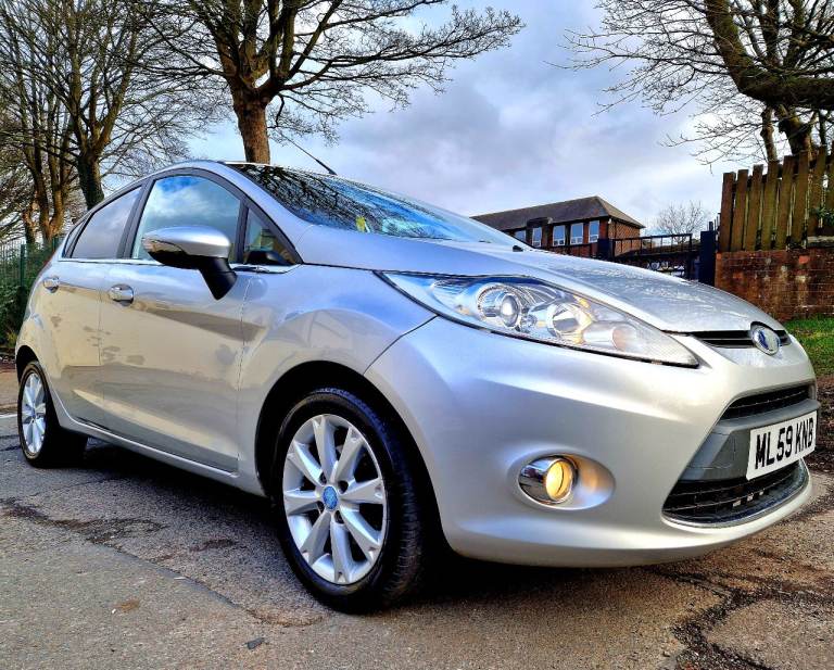 FORD FIESTA 1.4 ZETEC **93K MILES /FULL SERVICE HISTORY / PERECT FIRST CAR**