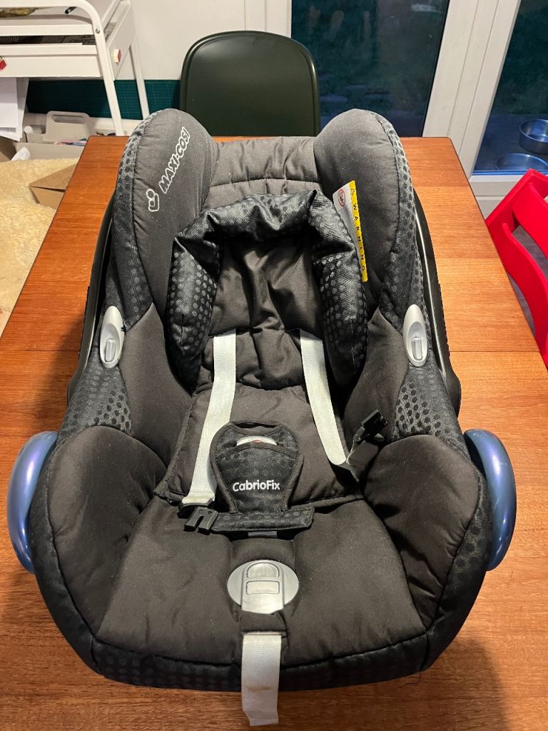 Maxi Cosi newborn car seat 