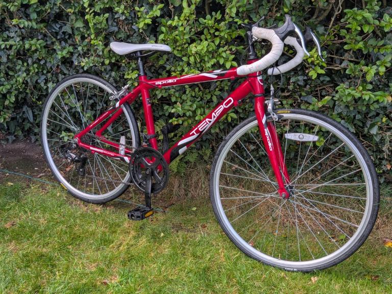 Tempo Beyond Road Bike – Red, Good Condition