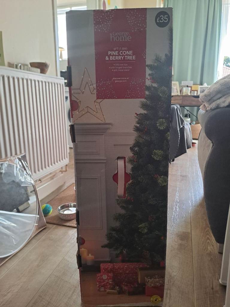 NEW George Home Pine Cone & Berry Christmas Tree - 595 Tips, Metal Stand