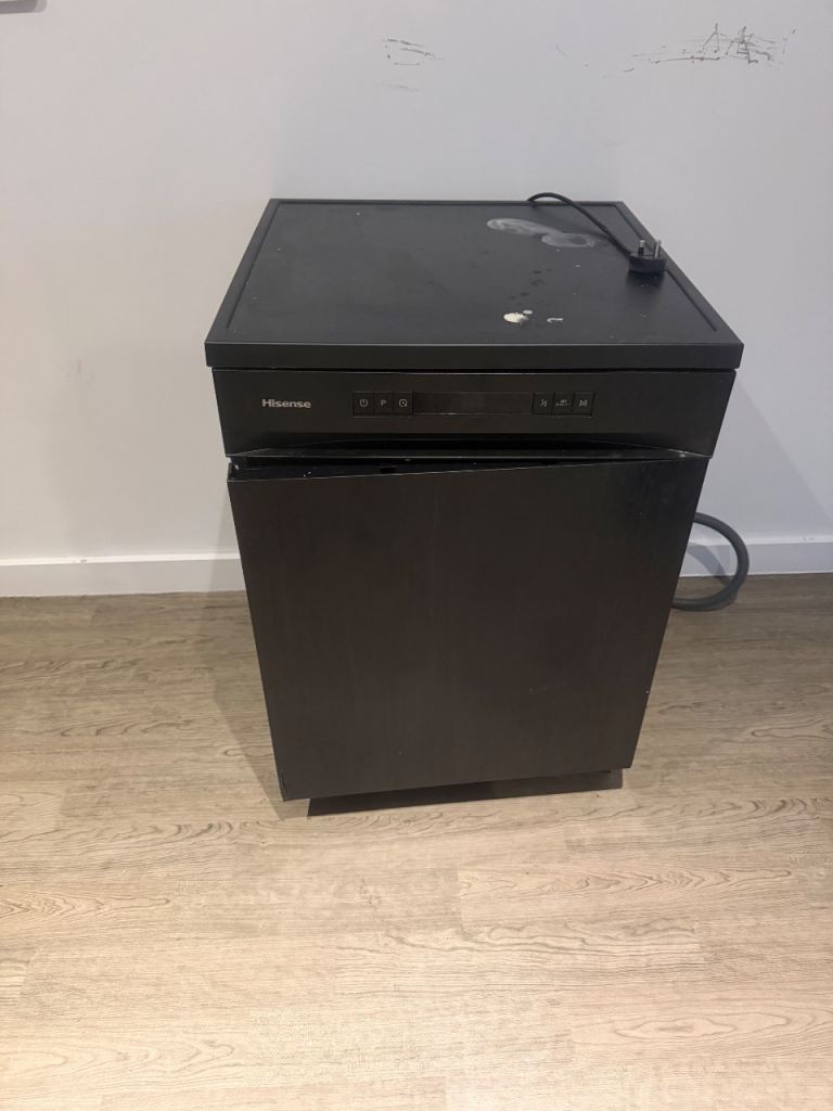 Hisense Black Dishwasher - door broke for scrap or repair