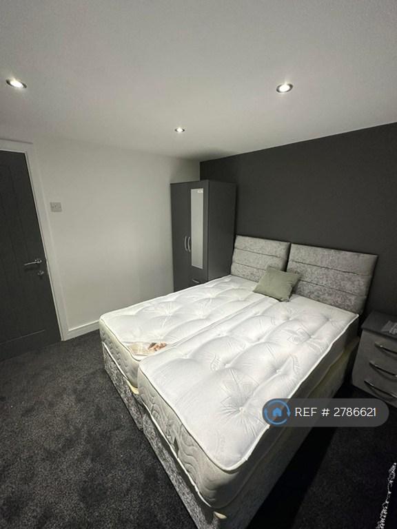 1 bedroom flat in Hanover St, Swansea, SA1 (1 bed) (#2786621)