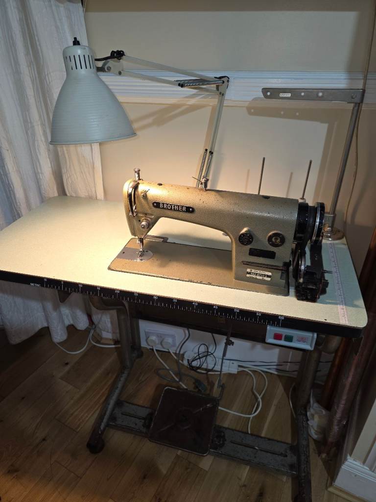 Industrial sewing machine 