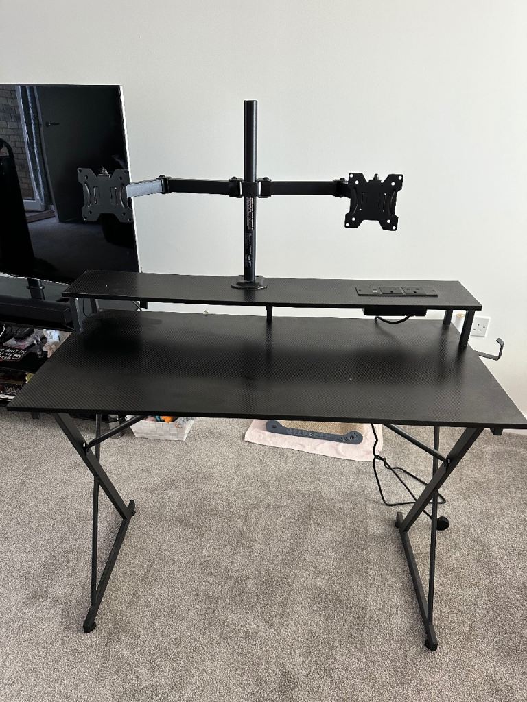 Gaming desk 