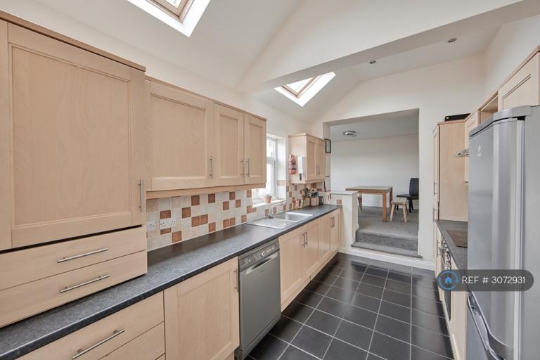 6 bedroom flat in Coniston Avenue, West Jesmond, Newcastle Upon Tyne, NE2 (6 bed) (#3072931)