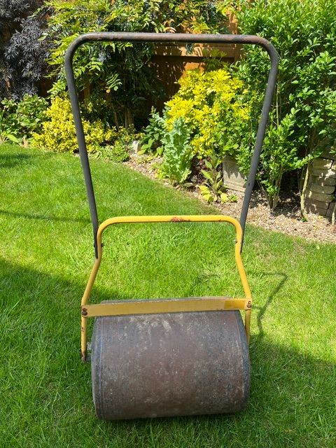 Garden roller