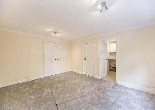 2-Bedroom Flat to Let – Caterham £1,375 pcm
