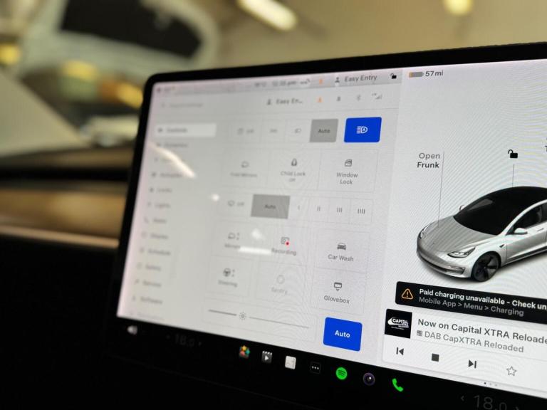 TESLA MODEL 3 (Dual Motor) Long Range Auto 4WDE 4dr 2021