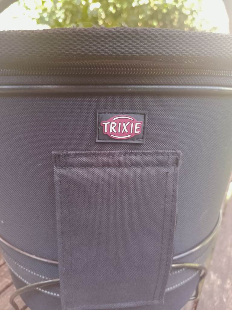 Trixie pet carrier for bike, with mount 