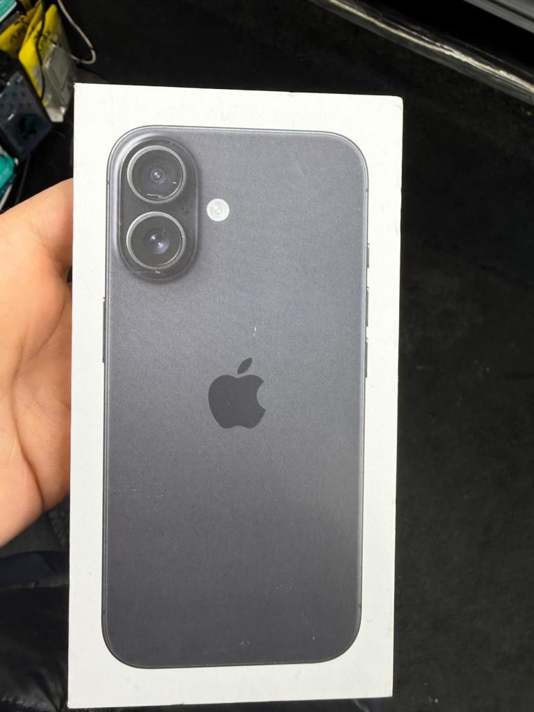 iPhone 17 BRAND NEW BOX ONE YEAR OFFICIAL WARRANTY 