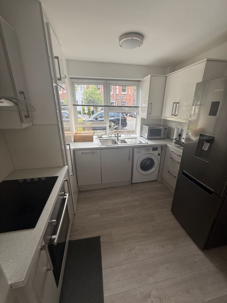 Cosy and bright double rooms close to Wimbledon st