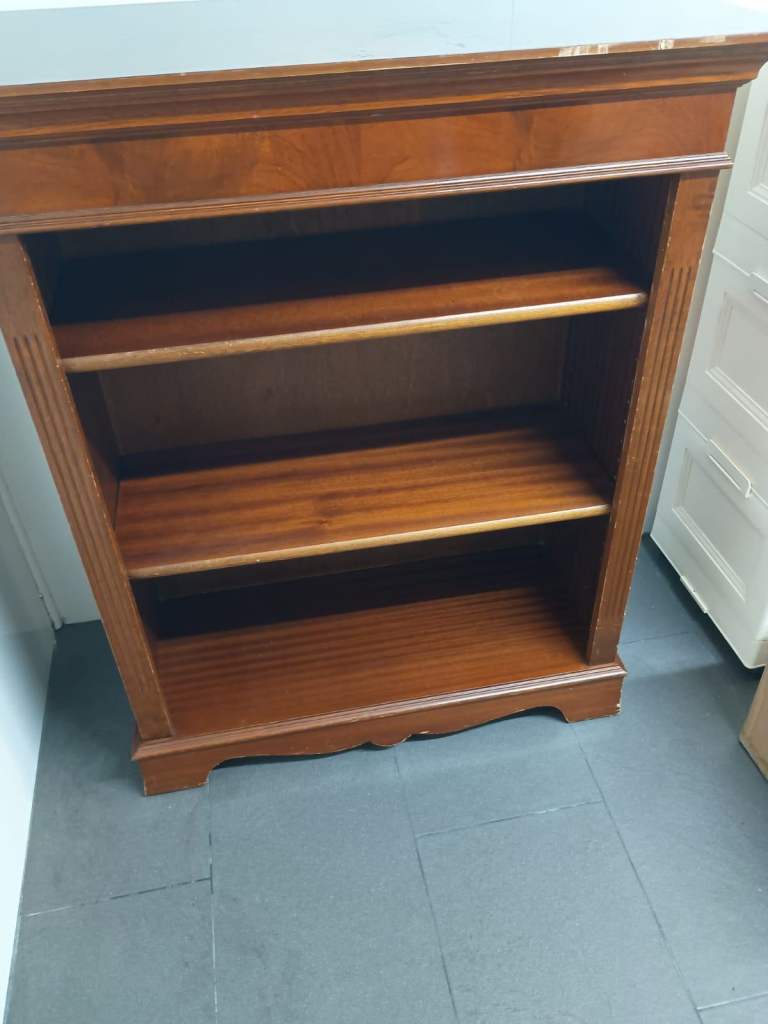 Vintage Solid Wood Bookcase with Adjustable Shelves – Good Condition